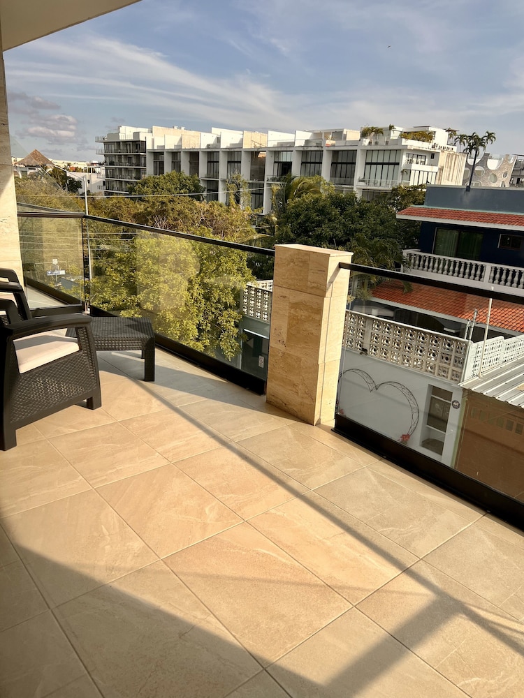 Grand Fifty Suites 38/65