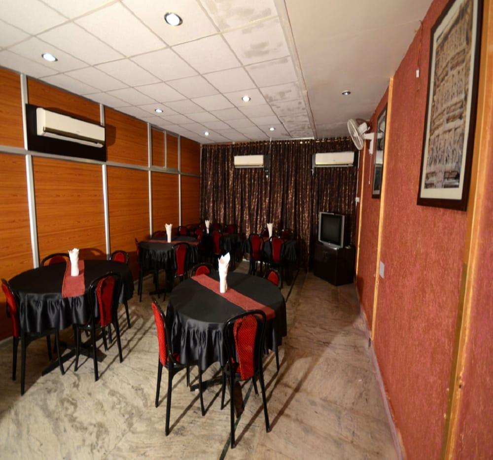 Hotel Kota Royal 46/49