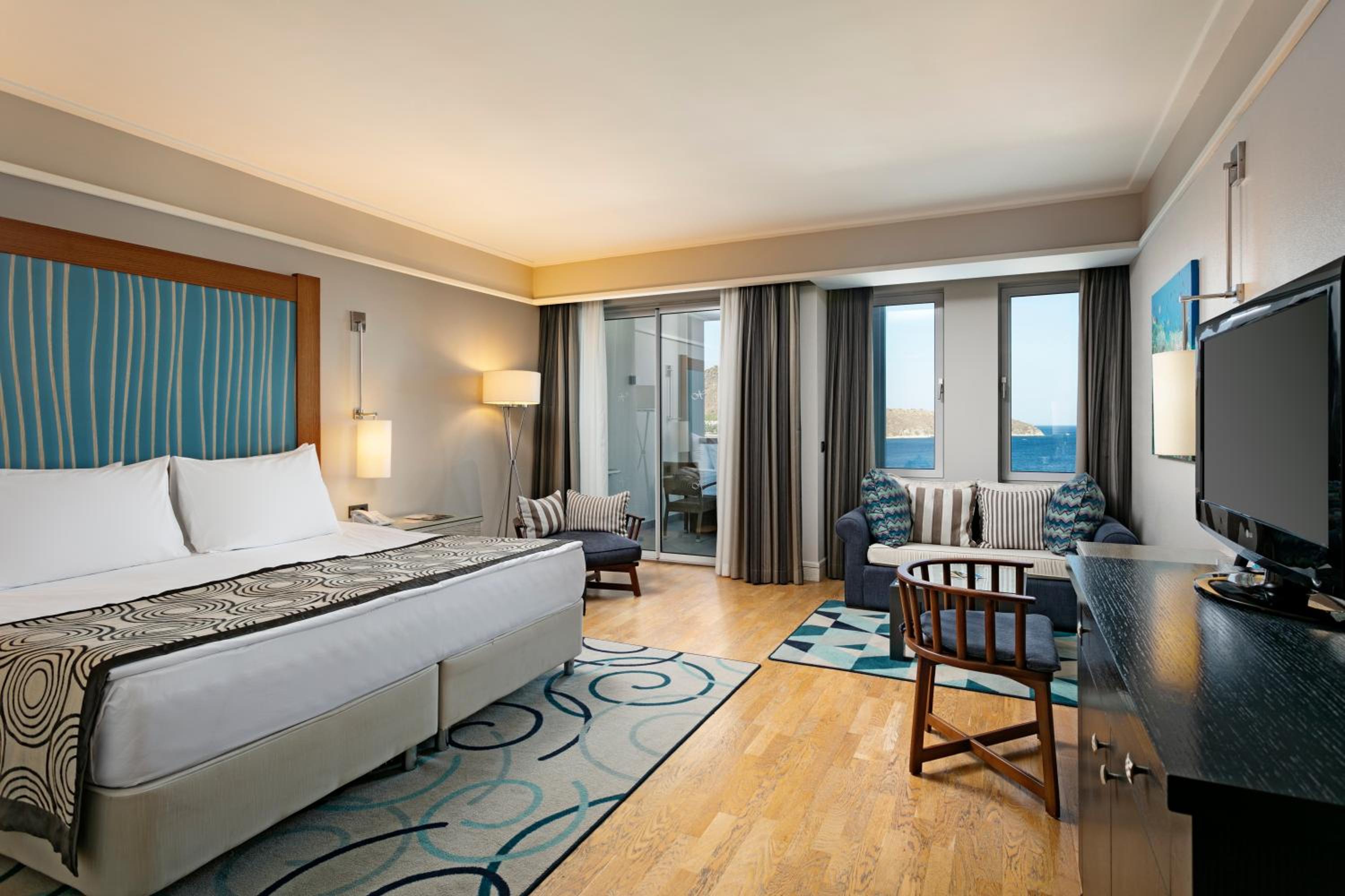Courtyard, Suite, King Bed