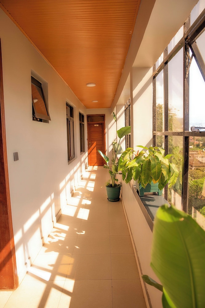Romalo Guesthouse 17/24
