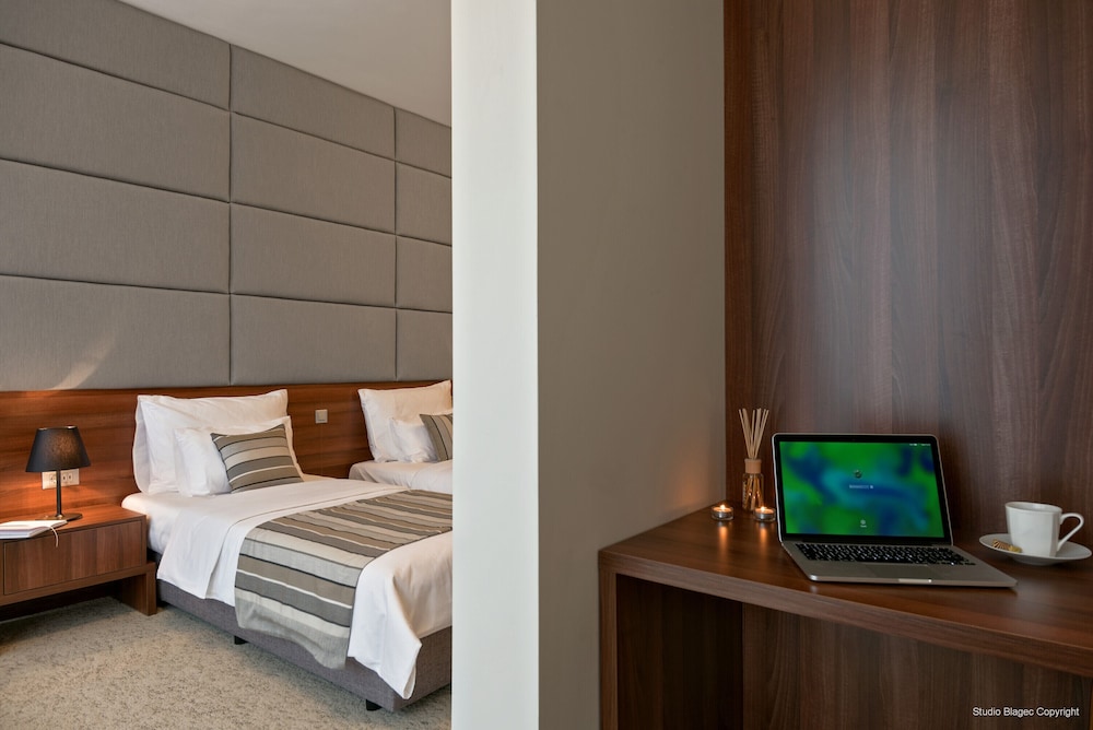 Priska Med Luxury Rooms 31/77