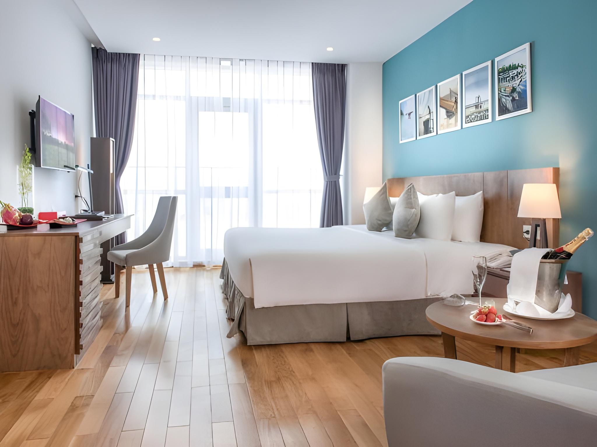 Executive, Suite, Sea or City View