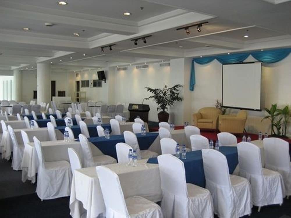 Hotel Supreme Convention Plaza 29/36