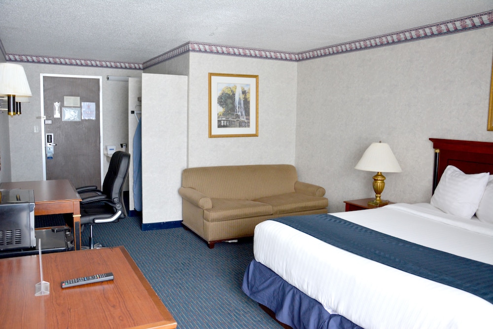 STUDIO, SUITE, KING BED