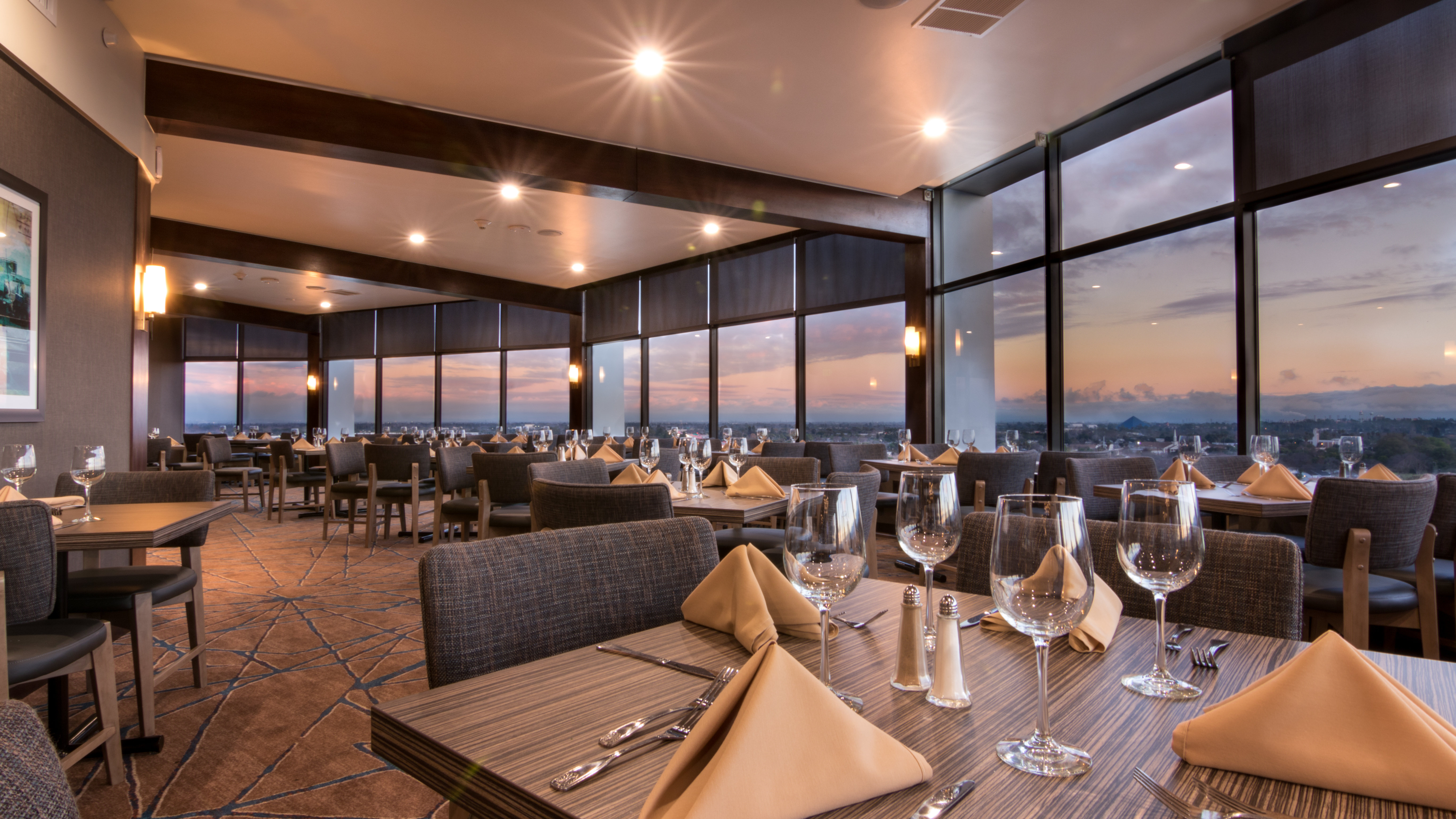 Holiday Inn Long Beach Airport 52/69