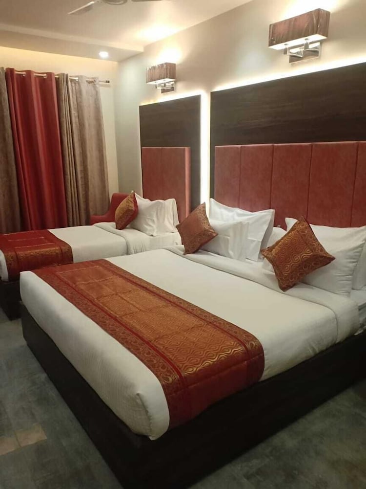 FAMILY, QUADRUPLE, MULTIPLE BEDS
