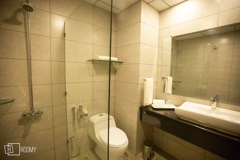 Roomy Signature Hotel 38/40