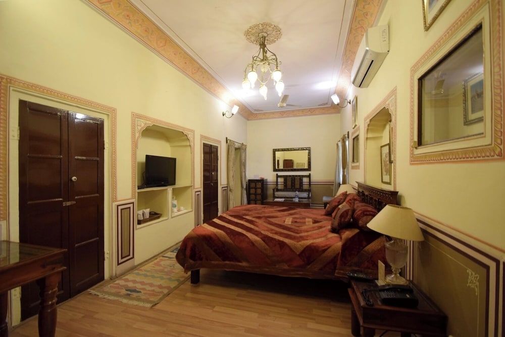 HARI MAHAL PALACE 19/40