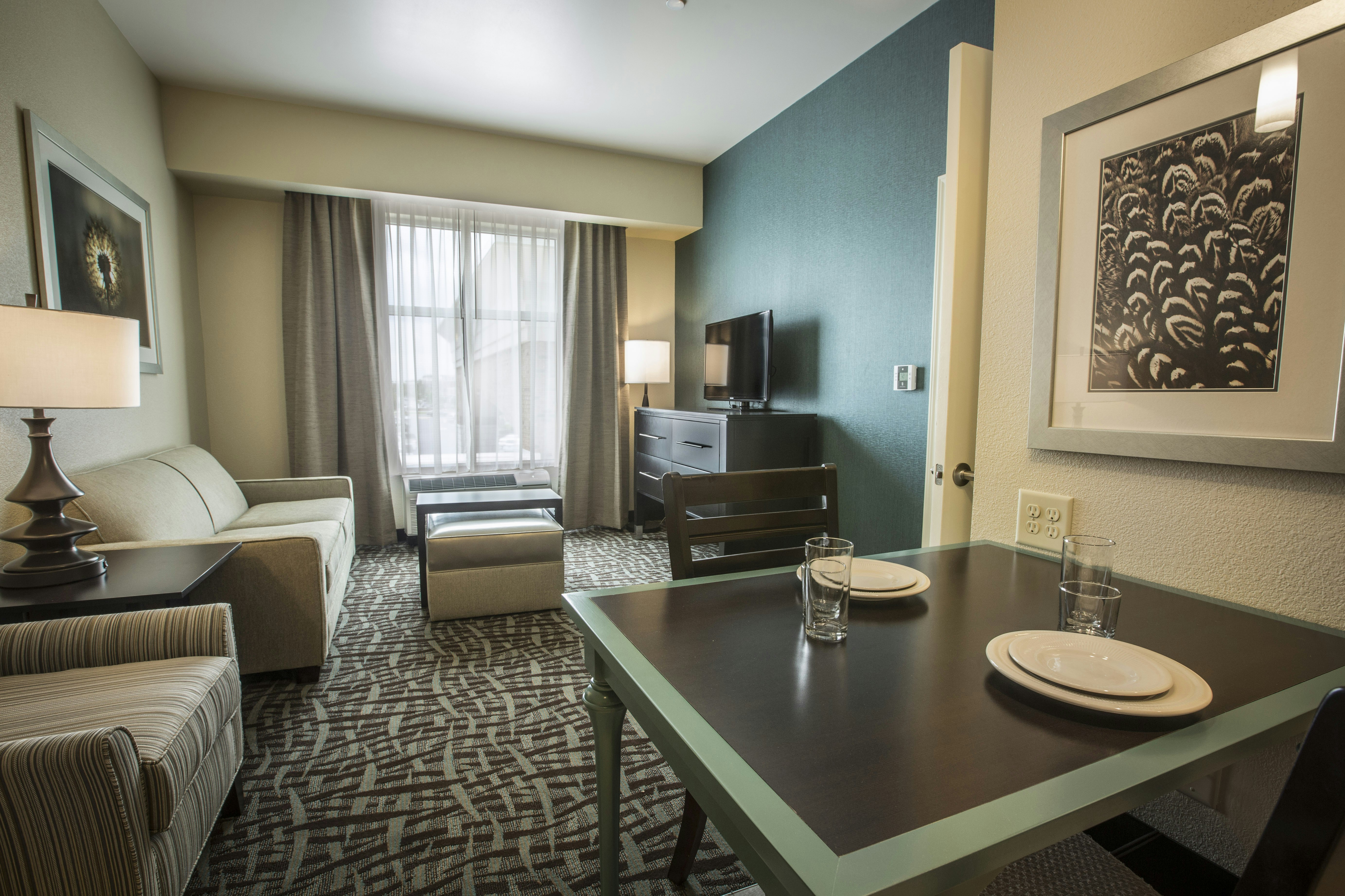 1 BEDROOM, SUITE, 2 QUEEN BEDS