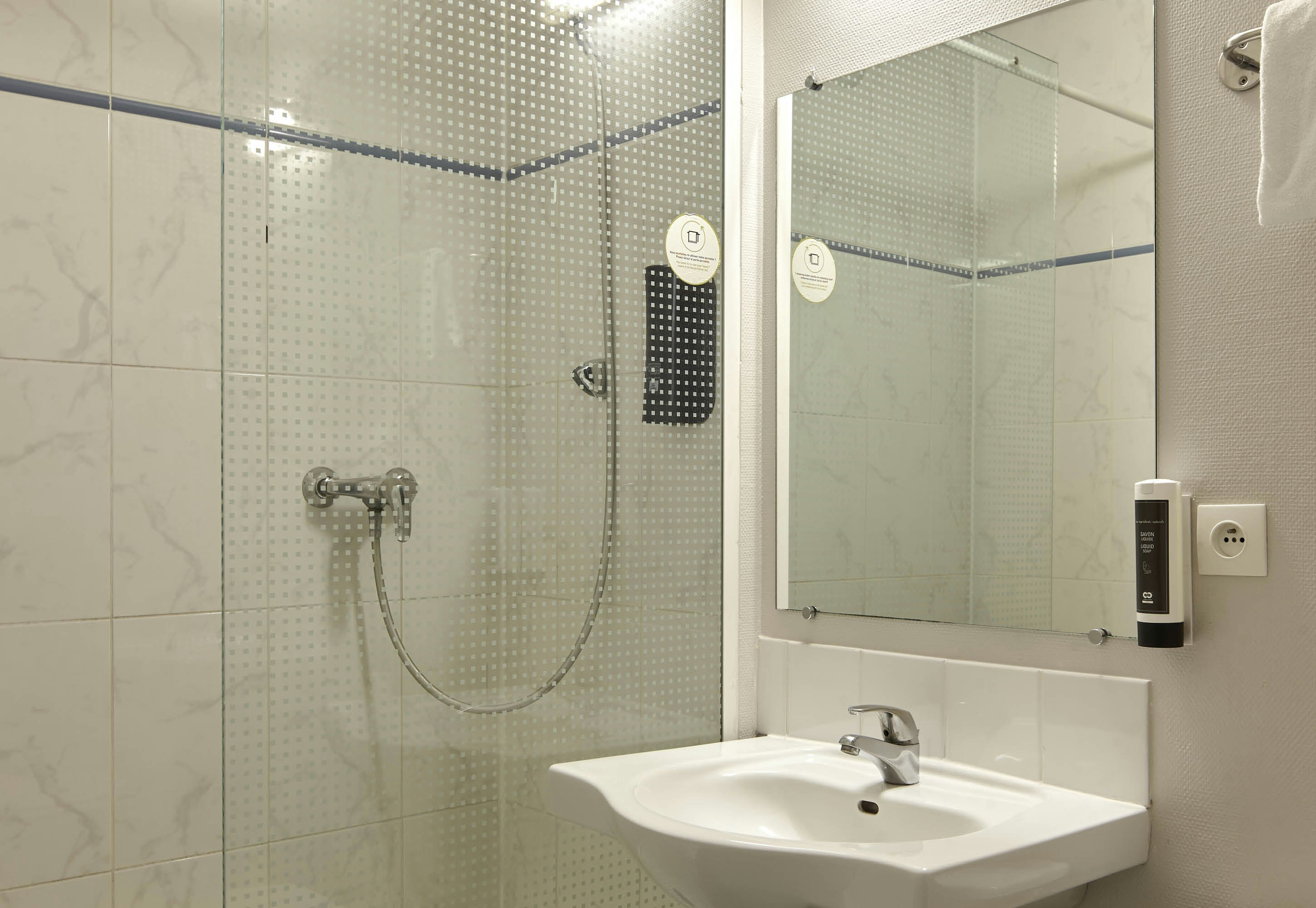 B&B HOTEL Saclay 30/32
