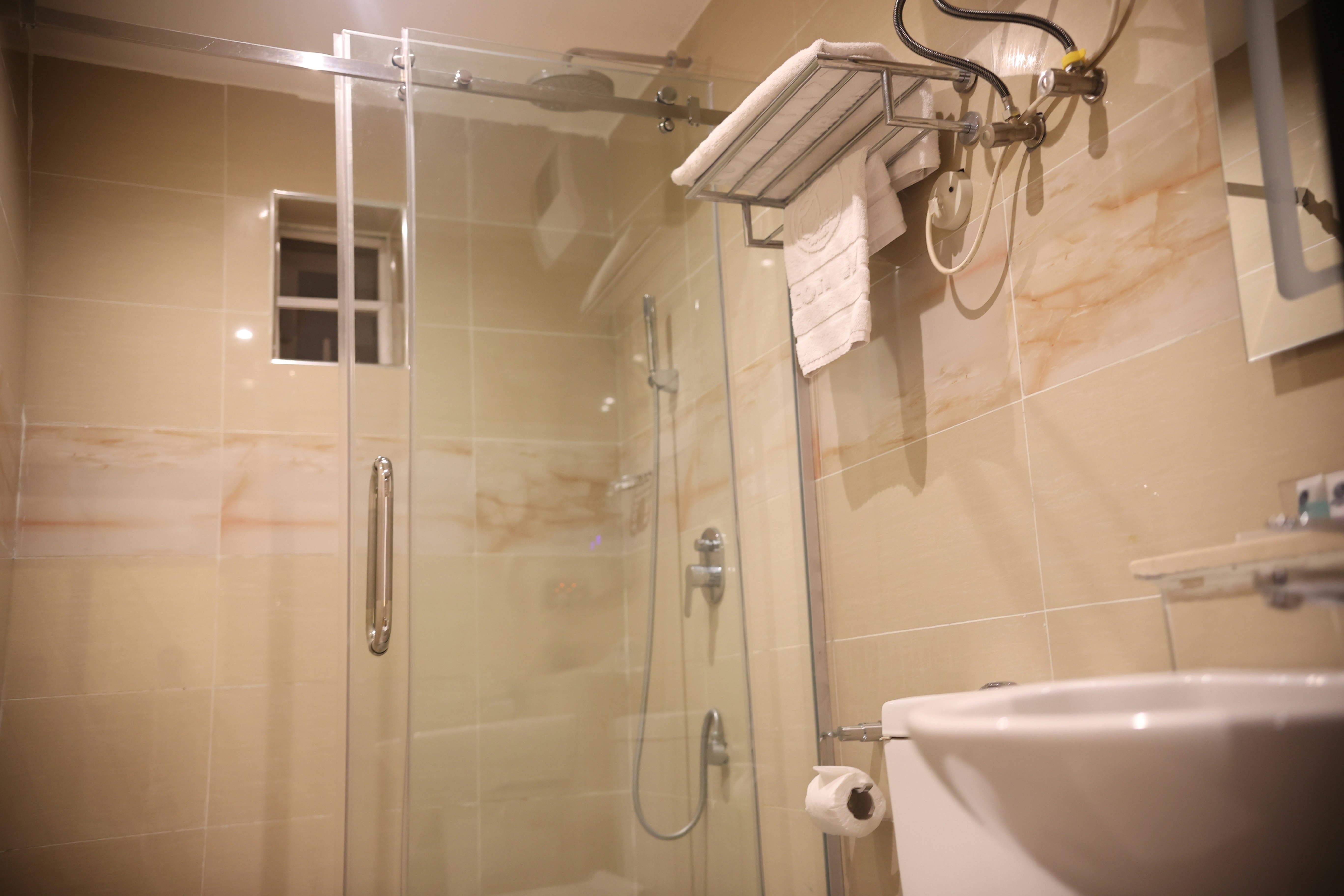Bolton White Hotels 24/24