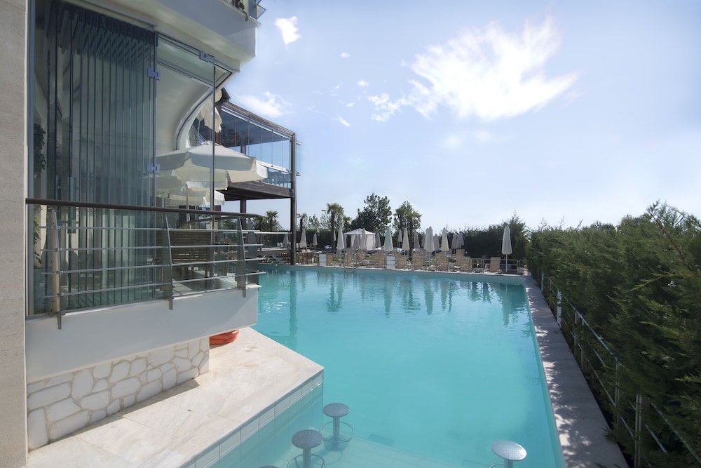 Cosmopolitan Hotel And Spa 47/50