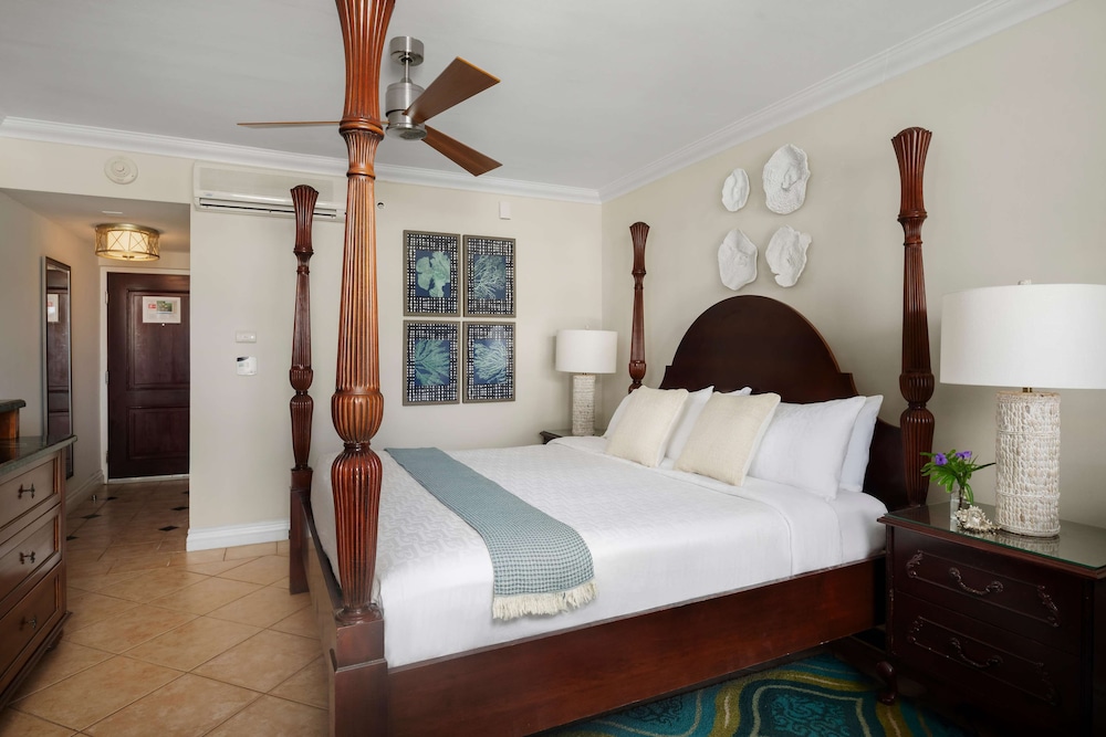 Concierge, 1 Bedroom, Family Suite, King Bed, Trundle Bed, Garden View, Child Area