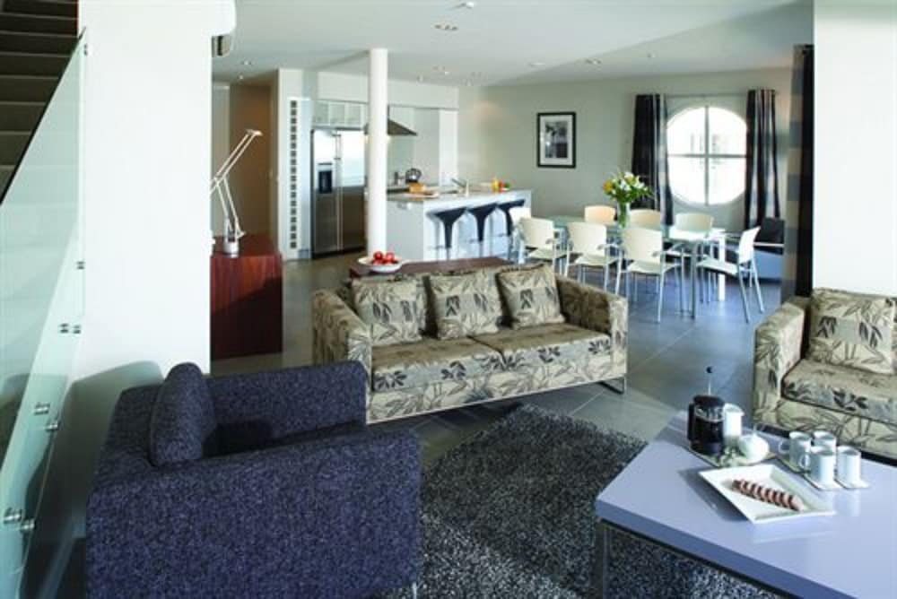 The Waterfront Suites Heritage Collection 27/50