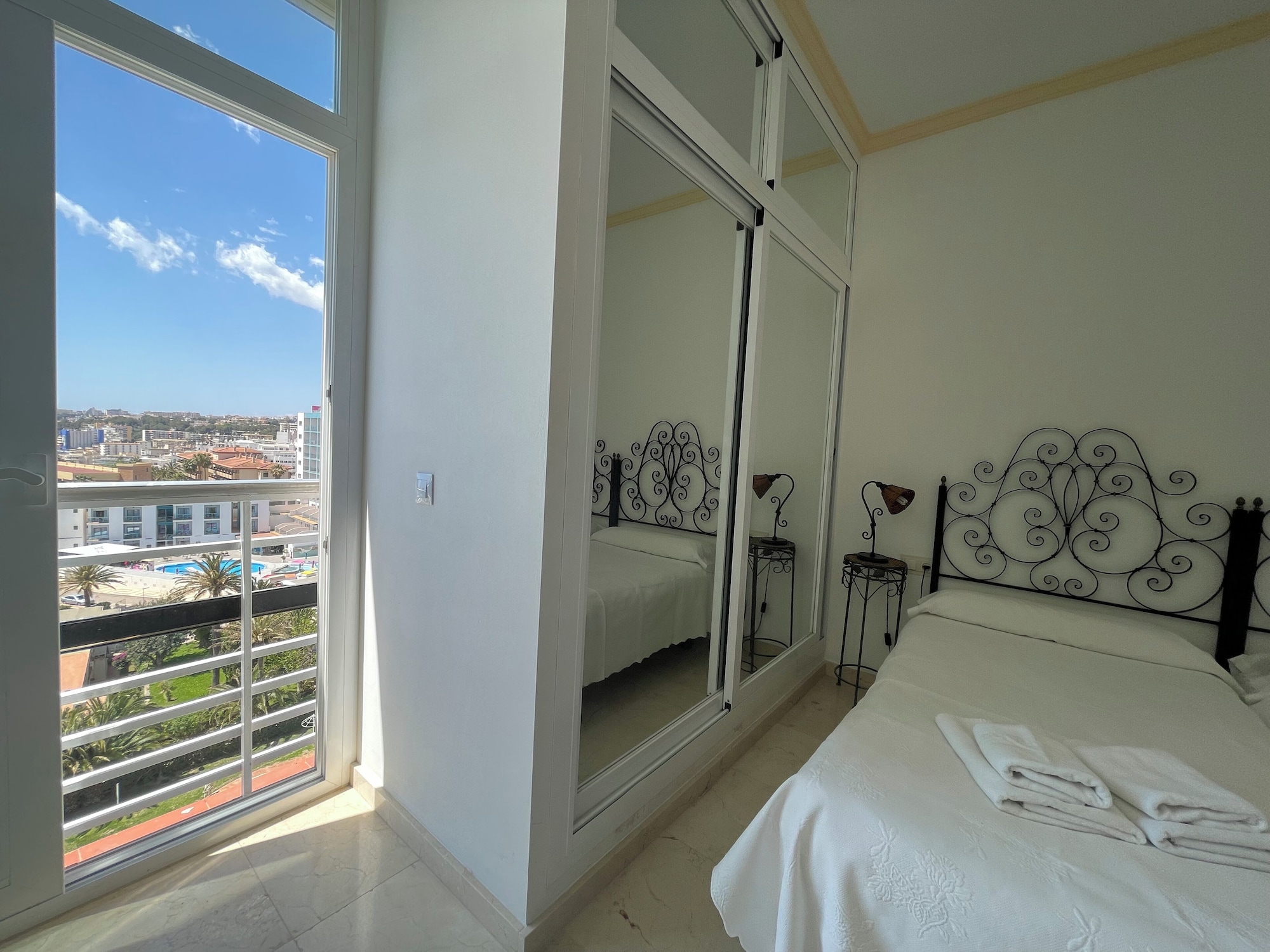 2 BEDROOMS, APARTMENT, SEA VIEW