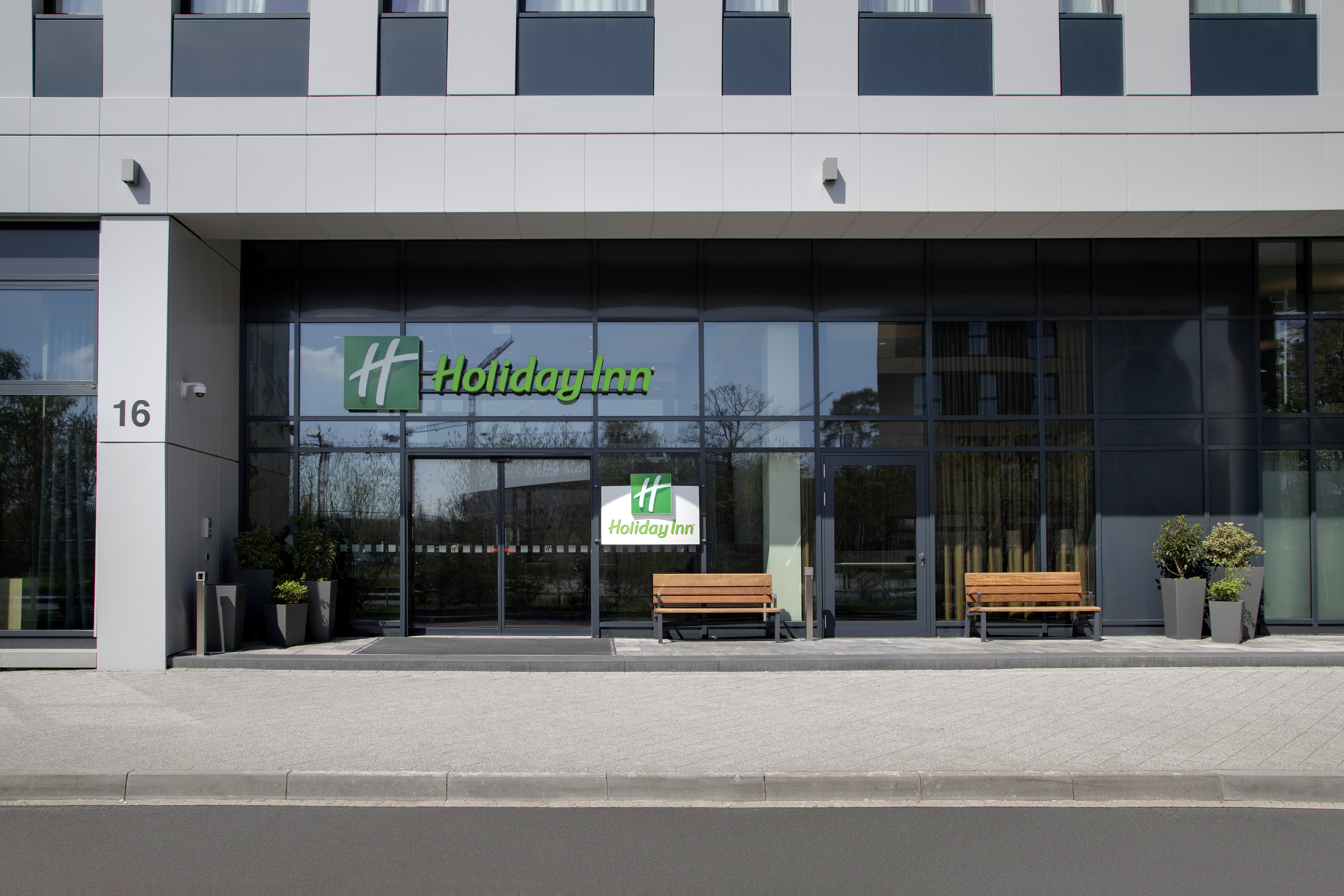 Holiday Inn Frankfurt Airport 3/75