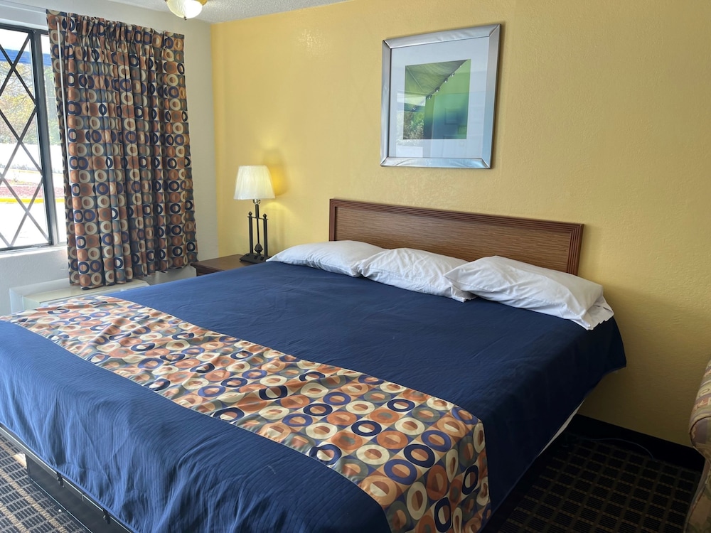 ROOM, KING BED