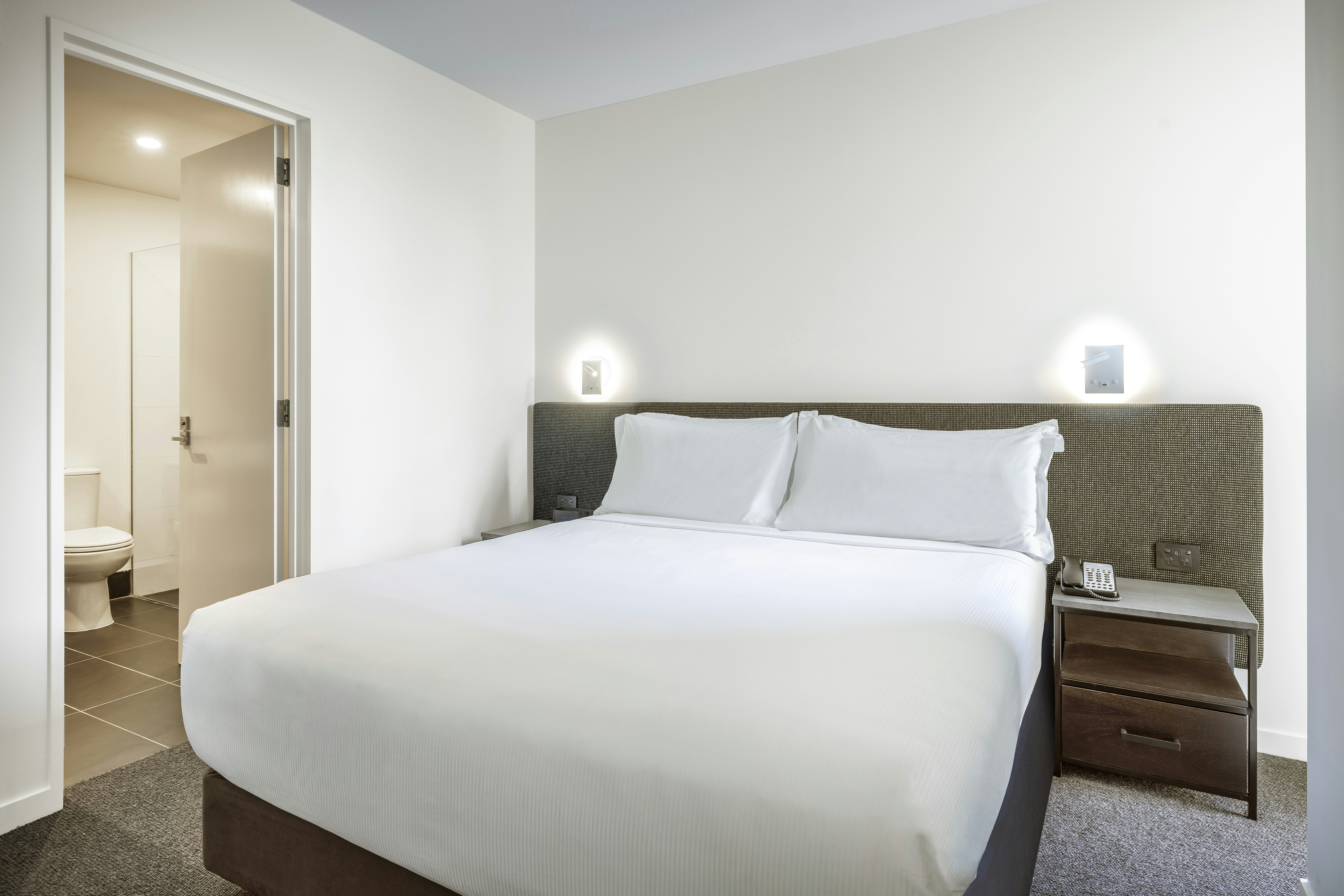 2 Bedrooms, Deluxe, Lake View