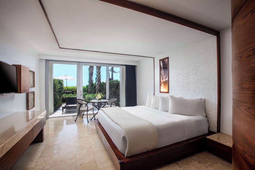 Room, King Bed, Ocean Front, Accessible