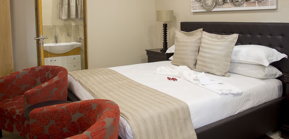 Airport Gardens Boutique Hotel 10/68