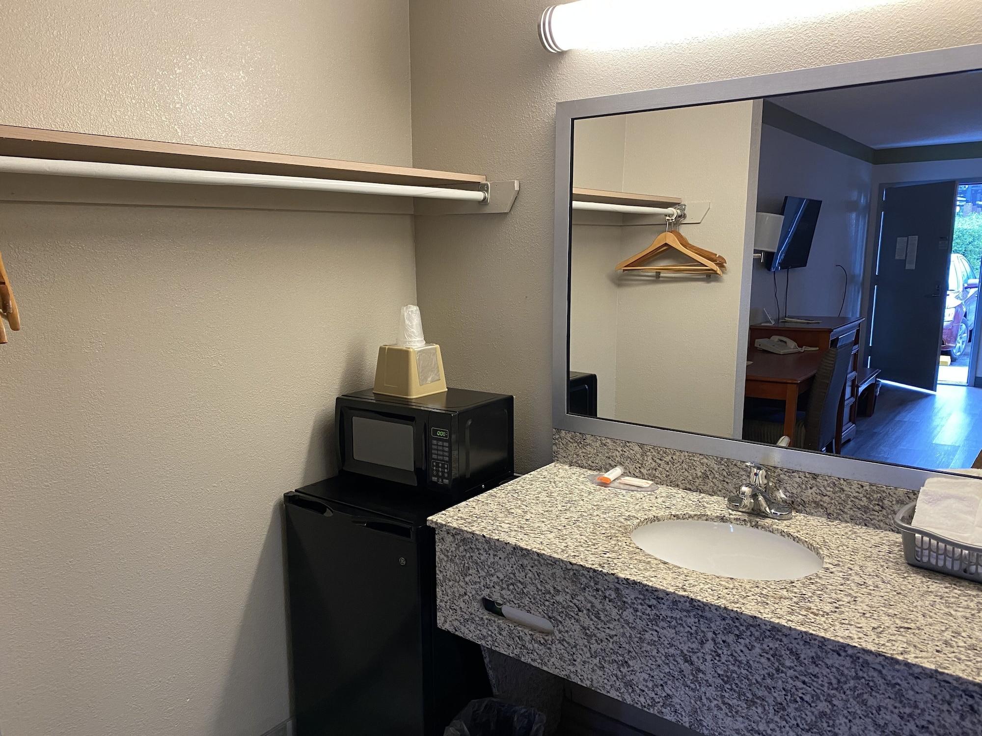 Americas Best Value Inn 19/19