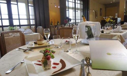 LOGIS AUBERGE DES VIEUX CHENES 17/25