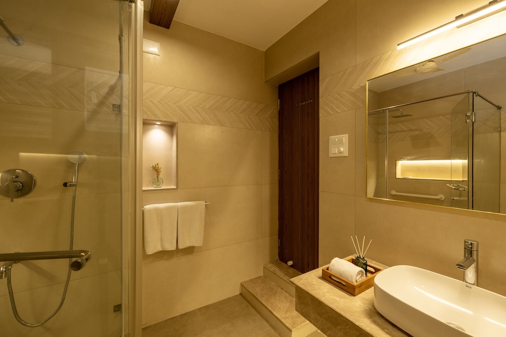 Hanu Reddy Residences Poes Garden 56/57