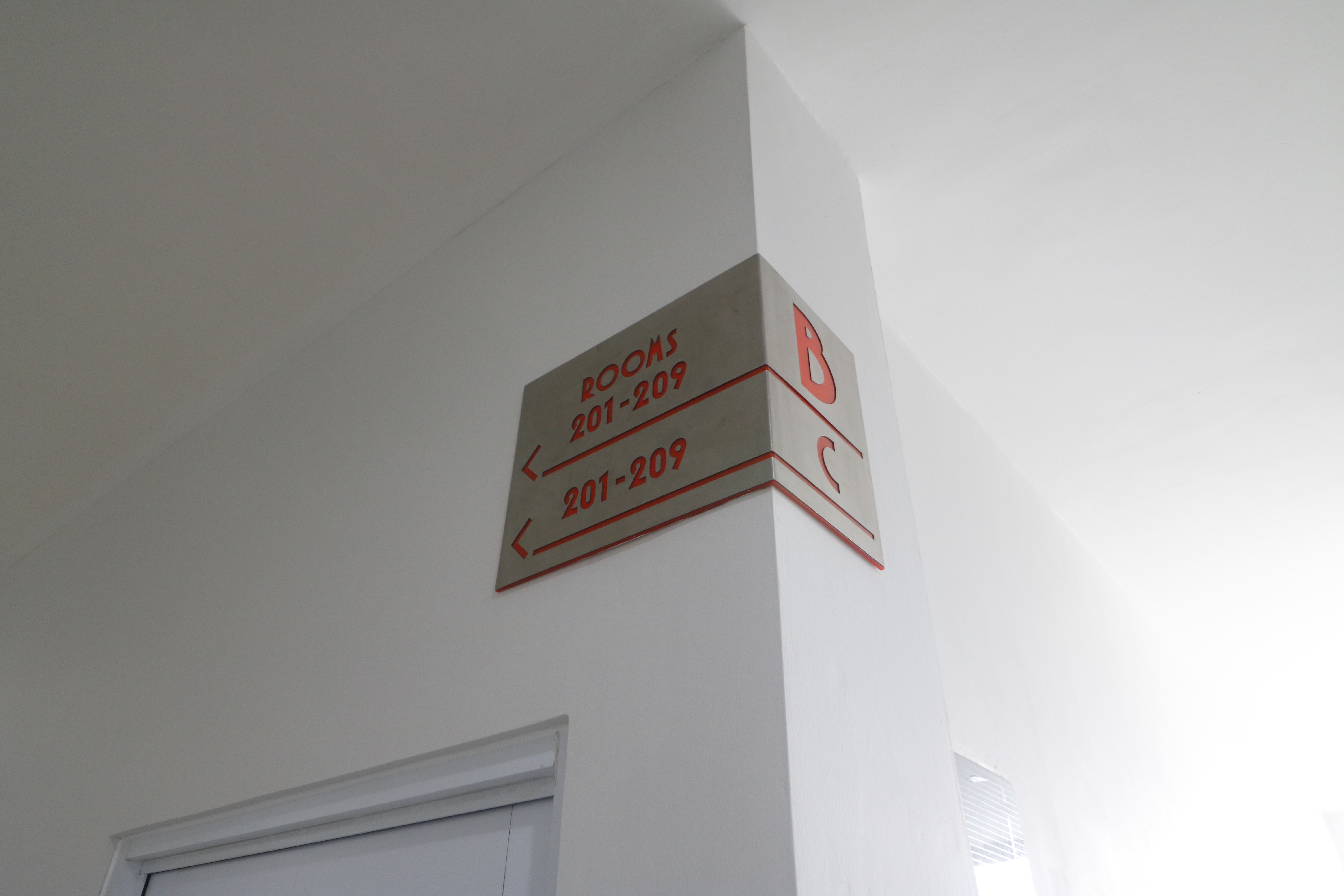 RedDoorz Plus near Living Plaza Jababeka 23/35
