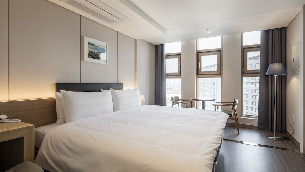The First Stay Hotel 13/42