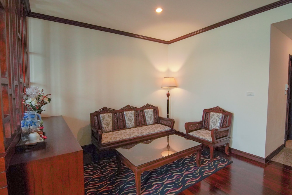 Arawan Riverside Hotel 44/65