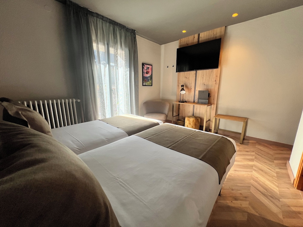 Room, Twin Beds
