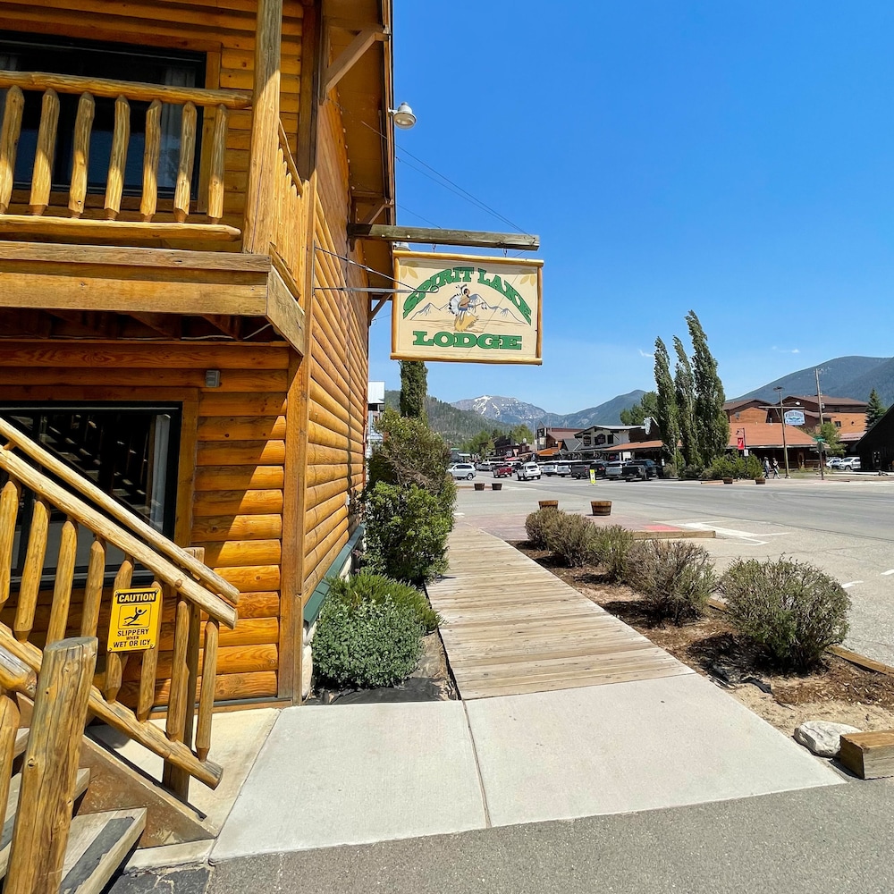 Spirit Lake Lodge and Snowmobile Rentals 54/63