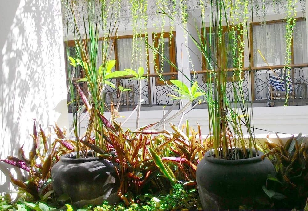 Seminyak Lagoon All Suites Hotel 37/47