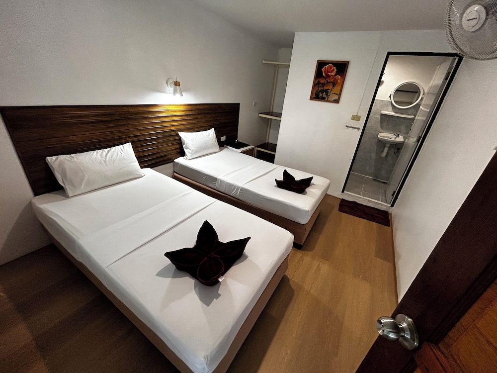ROOM, TWIN BEDS, WITH FAN