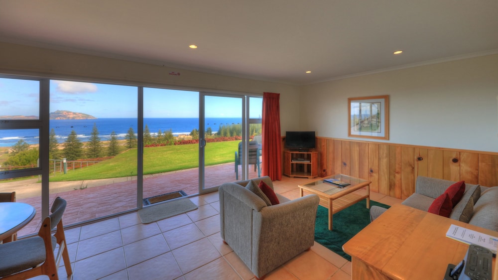 Islander Lodge Apartments 18/24