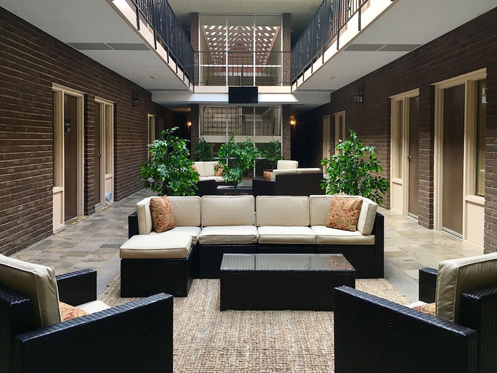 The Stables Inn and Suites 6/57