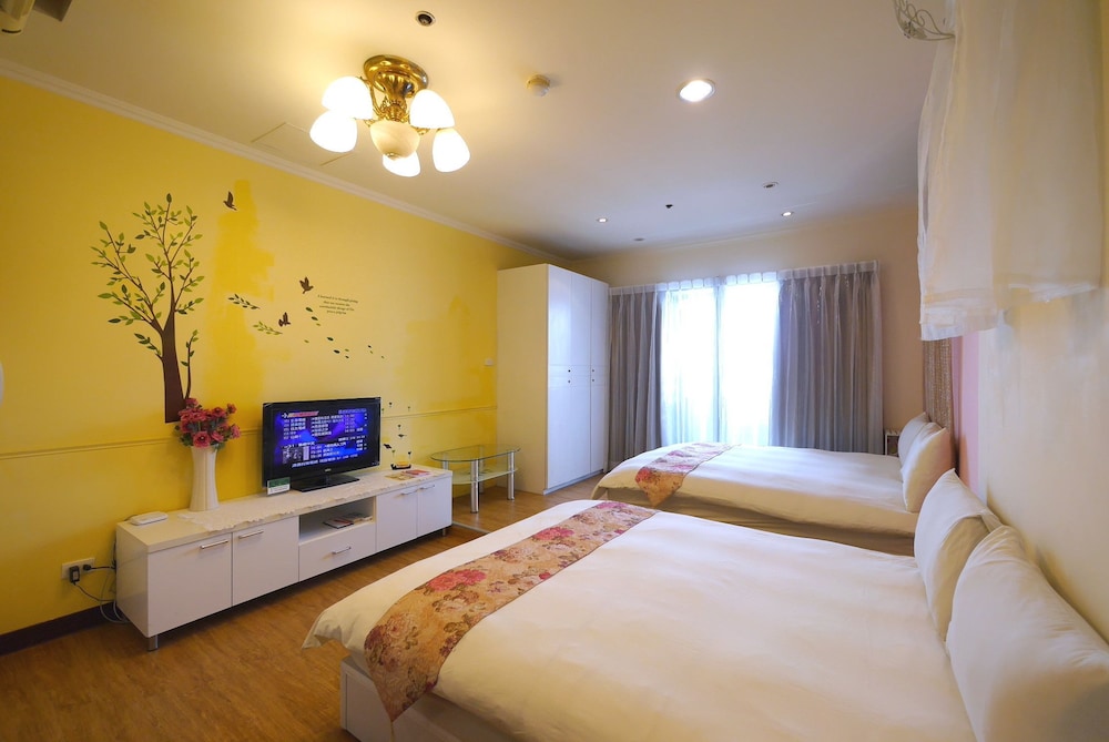 ROOM, QUADRUPLE