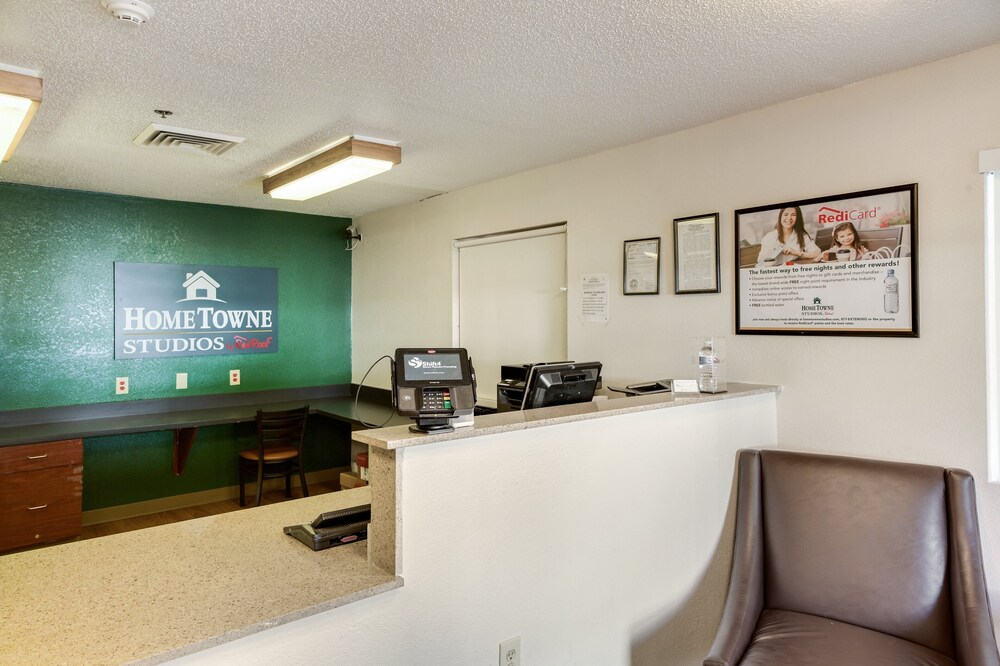 HomeTowne Studios by Red Roof Spartanburg - Asheville Highway 30/37