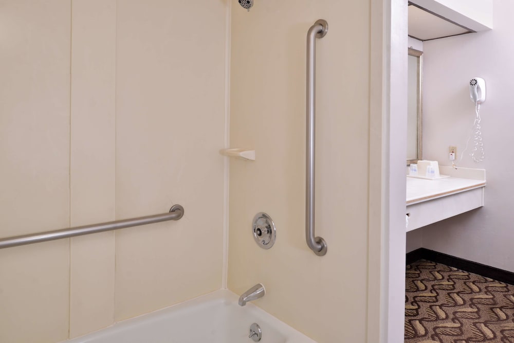 Best Western Airport Plaza Inn - Los Angeles LAX Hotel 16/39