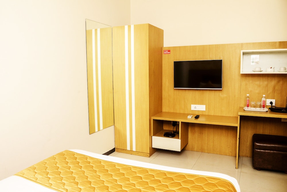 Hotel Elite Continental - Airport Road Andheri 18/32