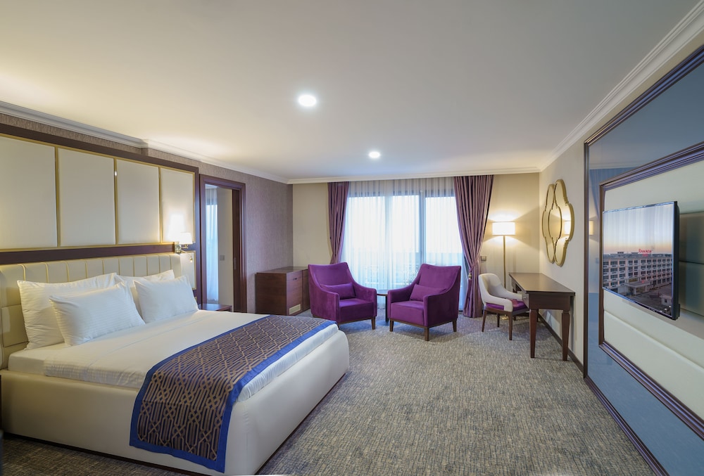 FAMILY SUITE, LAND VIEW