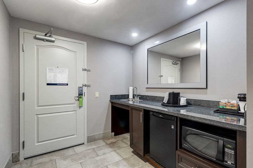 Hampton Inn Suites By Hilton Brantford 41/41