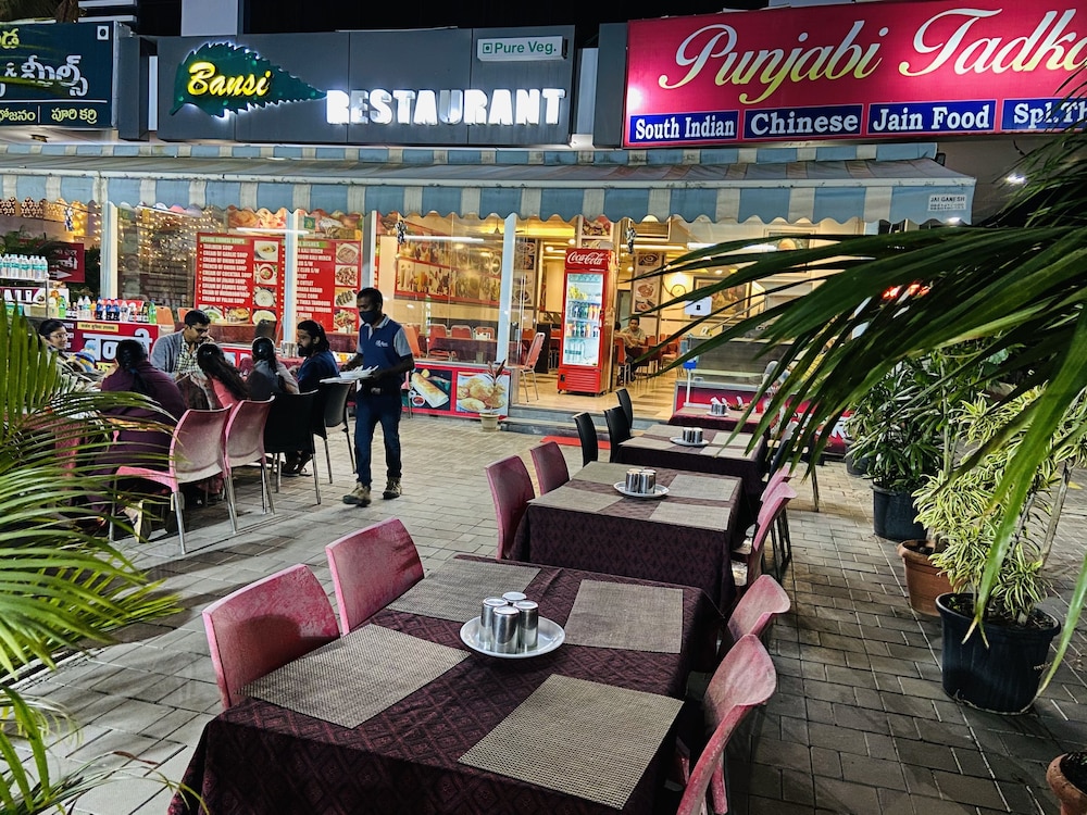 Hotel Sai Bansi 32/36