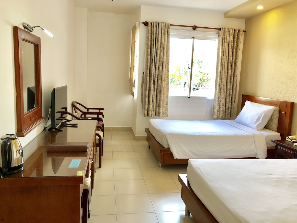 Sunny Hotel 28/54