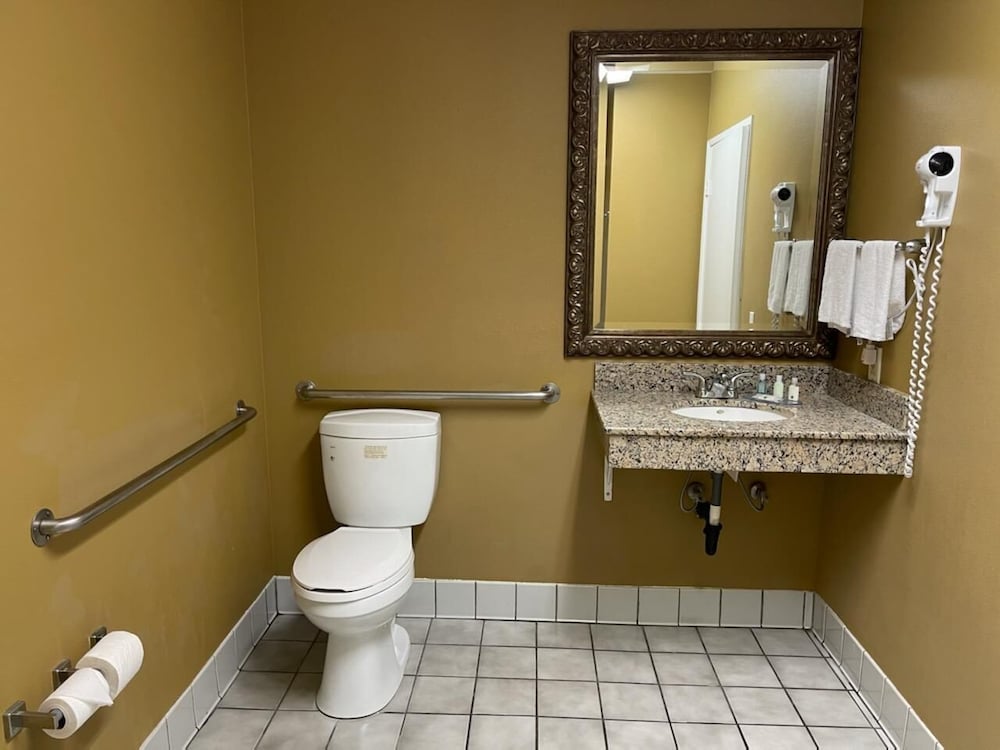Quality Inn & Suites Westminster Seal Beach 21/37
