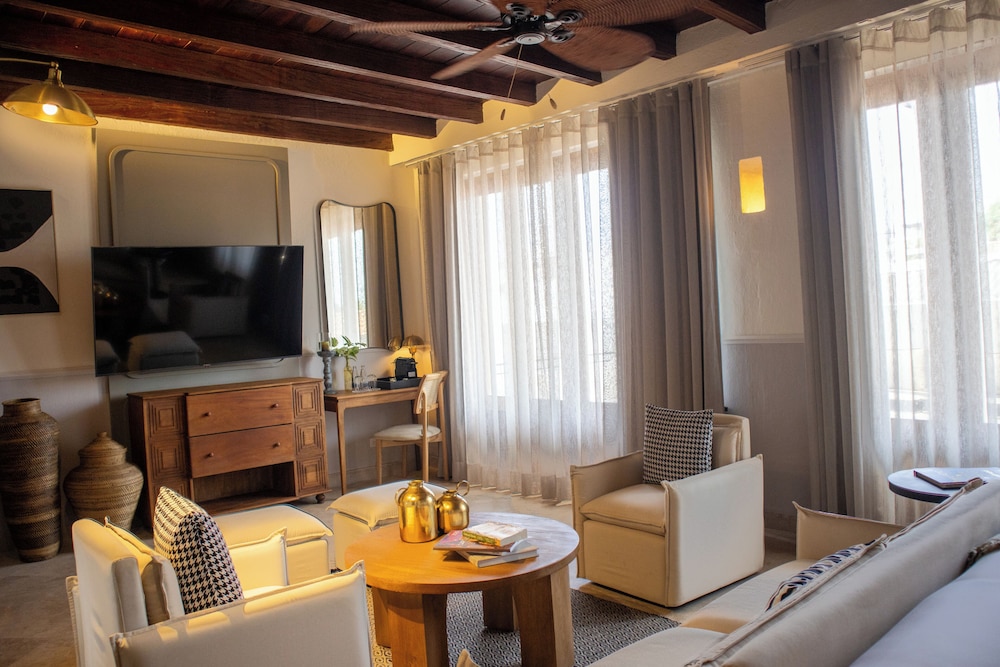 Casa Bianca by Faranda Boutique 41/58