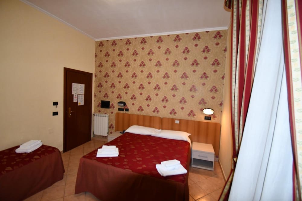 Hotel Ferrarese Roma 13/49