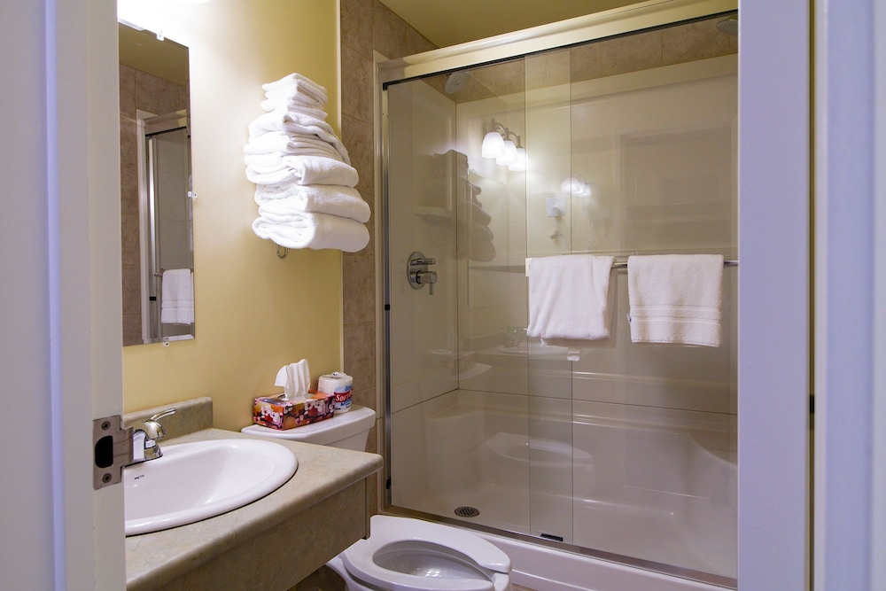 Park West Inn 39/42