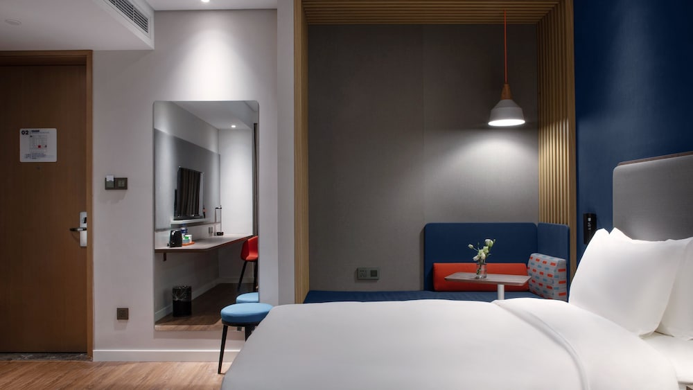 Holiday Inn Express Shanghai Hongqiao North 32/70