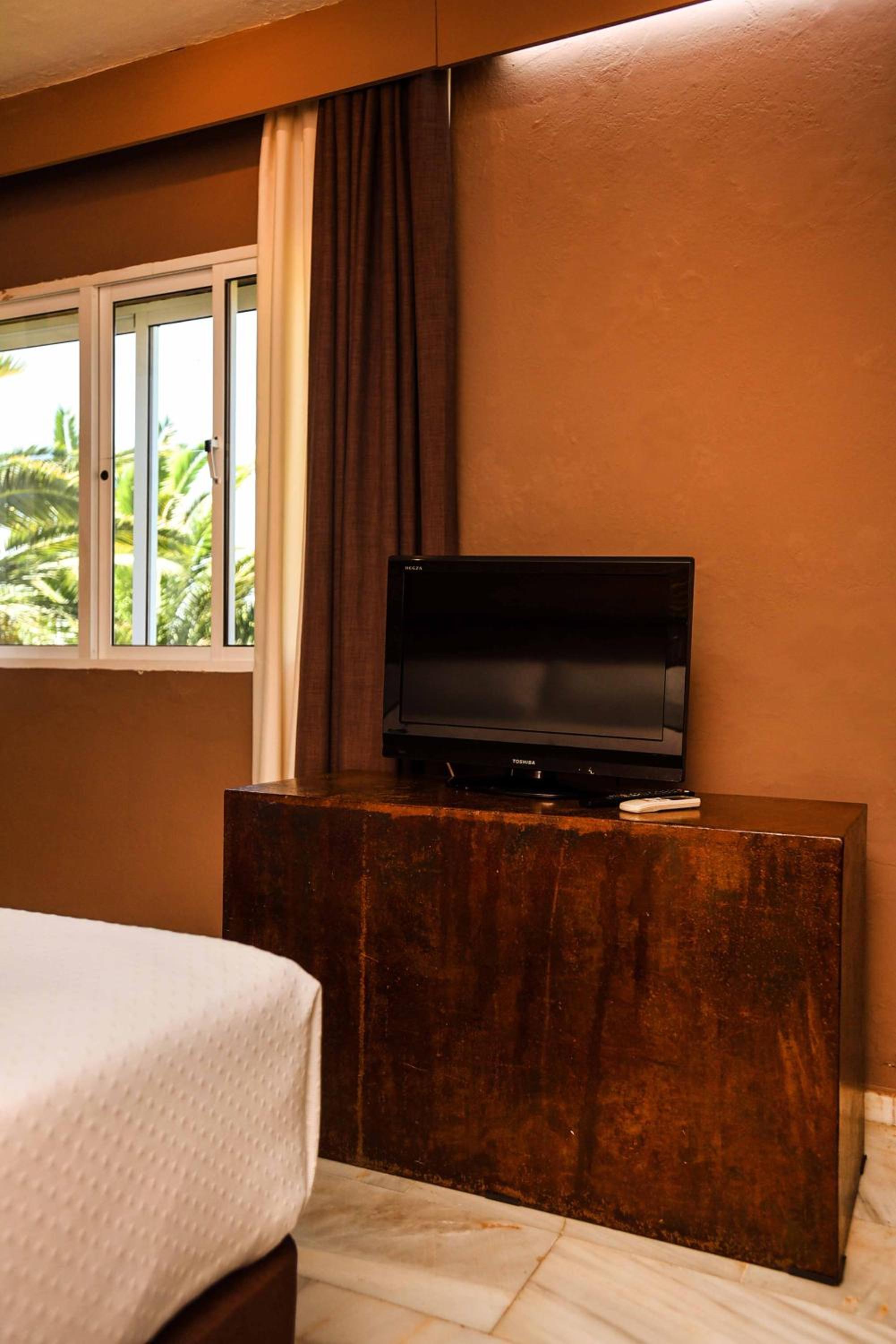 Chillout Hotel Tres Mares 6/50